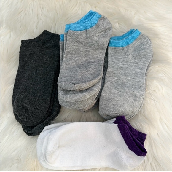 18 Pairs Women’s Ankle Socks Sz 9-11 NEW! - Picture 1 of 2